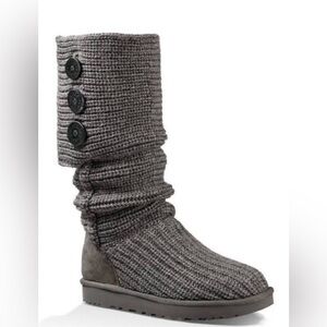 Ugg Classic Cardy gray Knit sweater Tall Boots & box black buttons Women’s 7